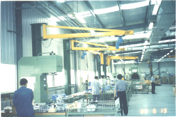 懸臂吊在比澤爾壓縮機(jī)生產(chǎn)線應(yīng)用